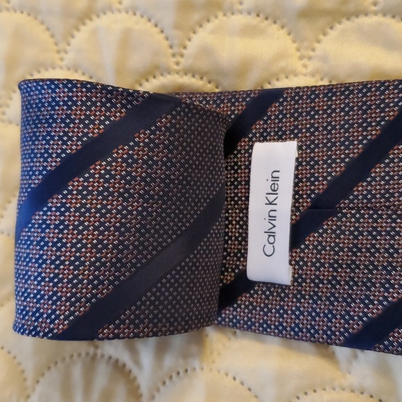 Men's Necktie - Picture 2 of 4